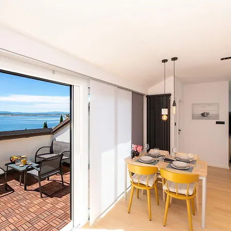 Moderne Penthousewohnung Nur 180 Meter Zum Mit Herrlicher Dachterrasse Lägenhet *
