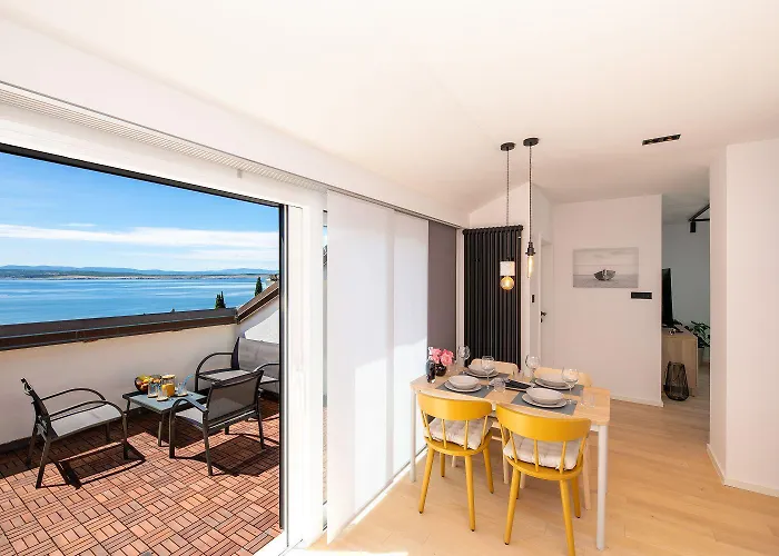 Moderne Penthousewohnung Nur 180 Meter Zum Mit Herrlicher Dachterrasse Lägenhet *