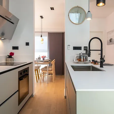 Moderne Penthousewohnung Nur 180 Meter Zum Mit Herrlicher Dachterrasse Apartman *